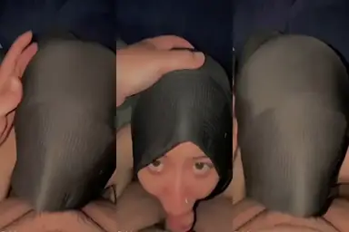 Cewek hijap sepong kontol pacar crot di muka