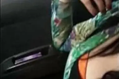 Gadis Cantik Pasrah Servis Kasur Mobil Macet