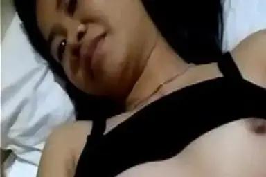 Tante Cantik Pasrah Goyang Kasur Crot Puas