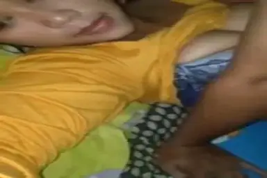 Tante Tetangga Cantik Pasrah Goyang Kasur Crot