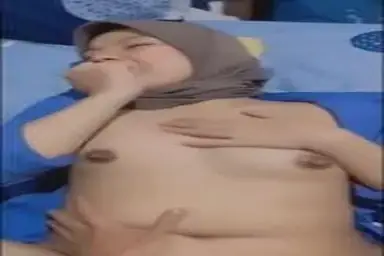 Ukhti Hijab Cantik Pasrah Kasur Pulang Kerja